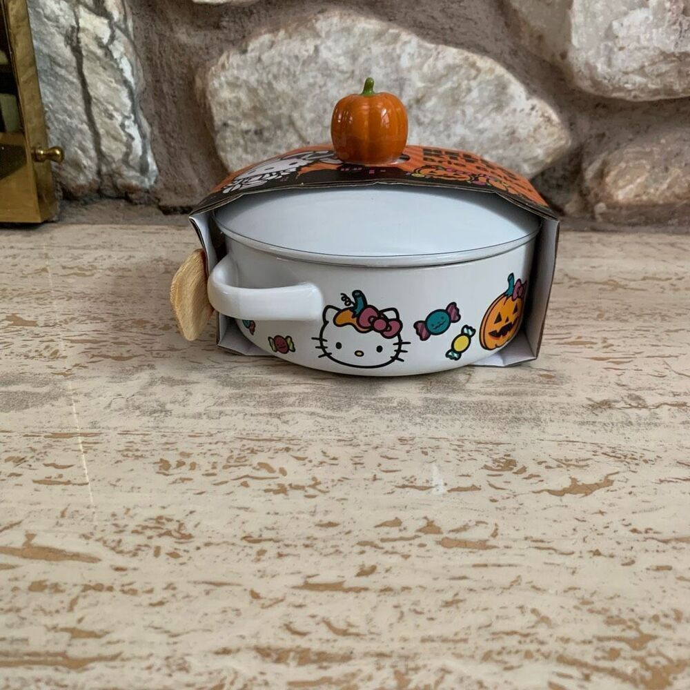 NIB Hello Kitty Halloween Brie baker mummy design sanriocore halloweencore
